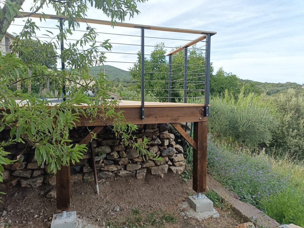 photo d'une rambarde de loin